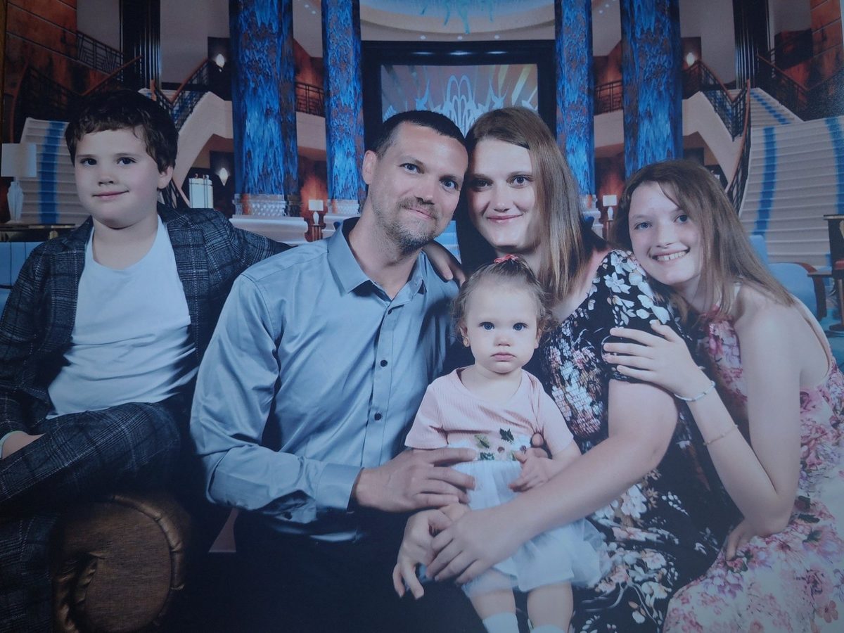 The Minnick family - two parents and three children - the family behind Arcus AI Solutions